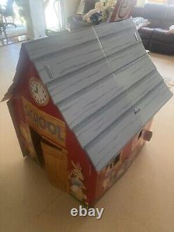 1980's Disney Winnie The Pooh School House Play House Great Condition