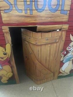 1980's Disney Winnie The Pooh School House Play House Great Condition