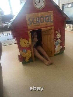 1980's Disney Winnie The Pooh School House Play House Great Condition