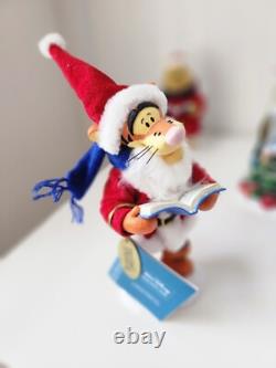 Clothtique Disney Showcase Winnie the Pooh & Friends Caroling Set of 4 withBox