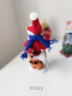 Clothtique Disney Showcase Winnie the Pooh & Friends Caroling Set of 4 withBox