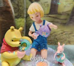 Disney Classic Winnie the Pooh Christopher Robin Blower Big Snow Globe