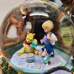 Disney Classic Winnie the Pooh Christopher Robin Blower Big Snow Globe