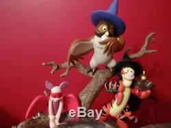 Disney Store Winnie the Pooh Halloween witches snowglobe Eeyore, Tigger, Piglet