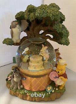 Disney Store Winnie the Pooh Musical Snow Water Globe Rumbly In The Tumbly Works