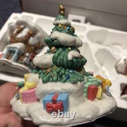 Disney Winnie The Pooh Christmas in the 100 Acre Wood Lighted READ