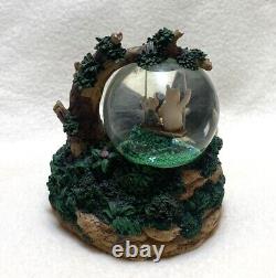 Disney Winnie the Pooh Snow Globe Classic Winnie the Pooh Snow Globe Used YM105