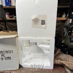 Disney Winnie the Pooh and Friends Tree House Musical Snow Globe