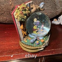 Disney Winnie the Pooh and Friends Tree House Musical Snow Globe