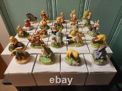 Excellent Condition Disney Winnie The Pooh Thimble Set 24 Mirror Shelf Display
