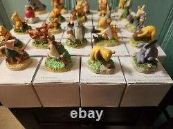 Excellent Condition Disney Winnie The Pooh Thimble Set 24 Mirror Shelf Display