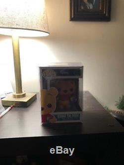 FUNKO POP DISNEY WINNIE THE POOH #32 RETIRED VAULTED RARE With POP PROTECTOR