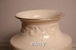 Lenox 2002 Disney A Grand Afternoon Vase 11 Tall Winnie The Pooh Ivory China