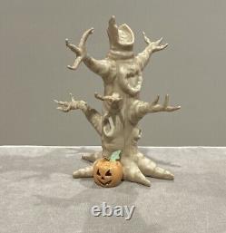 Lenox Disney Showcase Collection WINNIE THE POOH TRICK OR TREAT Holiday Village