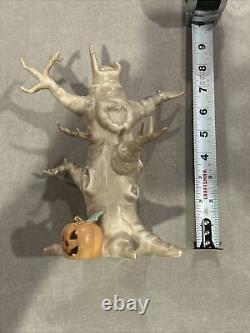 Lenox Disney Showcase Collection WINNIE THE POOH TRICK OR TREAT Holiday Village
