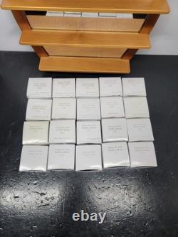 Lenox Disney Winnie The Pooh Thimble Figurine Set 22 Mirror Shelf Display Honey