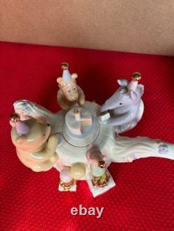 Lenox Winnie the Pooh Pooh's Birthday Celebration Teapot 2001 Displayed
