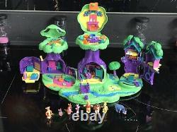 POLLY POCKET Winnie The Pooh 100 Acre Wood with 8 Figures