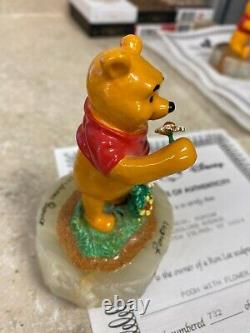 RON LEE Winnie The Pooh DISNEY #732/2500 Pooh with Flower statue