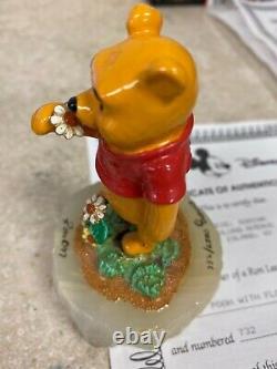 RON LEE Winnie The Pooh DISNEY #732/2500 Pooh with Flower statue