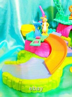 SUPER ADVENTURE POOH CAMPGROUND Light-Up Tent with 8 Figures Collectible