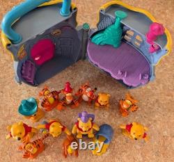 Vintage Pooh Honey Pot Carry-Around Playset with 12 Figures and Accessories