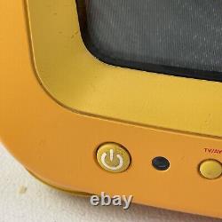 Vtg Disney Winnie the Pooh 13 Yellow Color TV With Remote missing battery cover