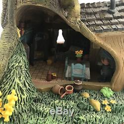 WDCC Disney Classics Winnie the Pooh Bears and Honey Tree House Enchanted Places