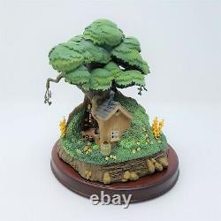 WDCC Enchanted Places Winnie The Pooh & The Honey Tree Poohs House + 5 Minis