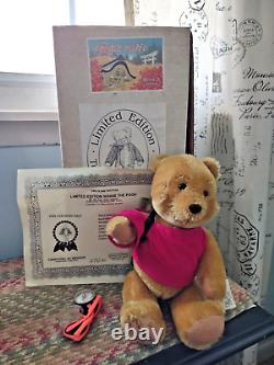 Walt Disney & Carrousel Michaud Winnie The Pooh Convention LE Globe Trotter #79