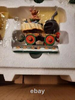 Winnie Pooh Piglet &Eeyore Holiday Express Christmas Train Danbury Mint
