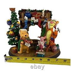 Winnie the Pooh Holiday Hearth The Danbury Mint RARE Christmas Sculpture READ