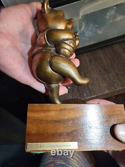 1970 Du Collectionneur Le Bronze Lost Wax Casting Whinnie Le Pooh Avec Hunny Pot