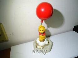 1994 Walt Disney Figurine Winnie The Pooh Avec Red Baloon Ron Lee Heavy Onyx Base