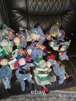 33 Peluches vintage Eeyore de Disney et lot de divers ours saisonniers