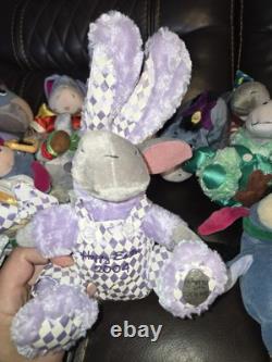 33 Peluches vintage Eeyore de Disney et lot de divers ours saisonniers