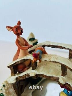 Boîte à musique de Winnie l'ourson, figurine mobile de Porcinet et d'Âne de Disney dans le pays des merveilles d'hiver