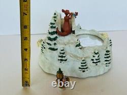 Boîte à musique de Winnie l'ourson, figurine mobile de Porcinet et d'Âne de Disney dans le pays des merveilles d'hiver