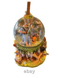 Boîte à musique en globe de neige Winnie l'Ourson avec petit cadre photo Disney Tigger Hibou