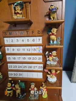 CALENDRIER PERPÉTUEL DANBURY MINT Winnie l'Ourson avec Figurine et Plaques de Date