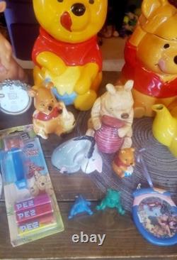Collection Winnie l’Ourson Disney des années 60 à 90, grands pots à biscuits, figurines, etc.