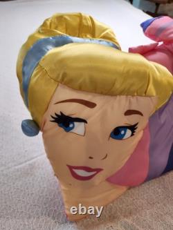 Coussin Cendrillon 25 pouces de large 21 pouces de haut