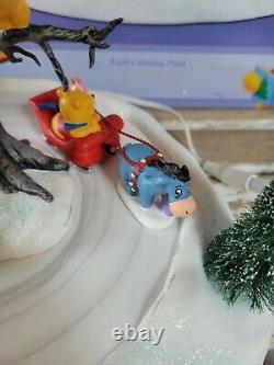 Dept 56 591552 Étang De Patinage Sur Glace Winnie Le Village De Pooh Décoration De Noël Animée Rare