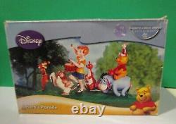 Dept 56 Disney A Hero's Parade Pooh And Friends Explorer Un Nouveau Monde Nouveau En Box