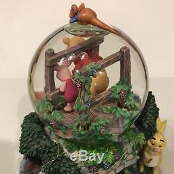 Disney Retraite Winnie L'ourson Jouer Poohsticks Musical Snow Globe Avec L'étiquette
