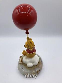 Disney Ron Lee Winnie l'ourson avec ballon rouge en étain sur base d'onyx 390/1750