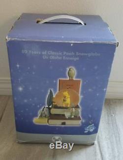 Disney Store Winnie L'ourson 80 Ans Serre-livres Musical Snowglobe Eau Globe De Neige