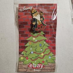 Disney Winnie l’Ourson Père Noël des pays autour du monde lot de 12 pins neufs