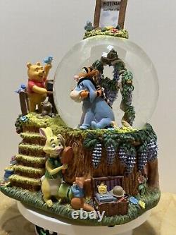 Disney Winnie l'Ourson photographe et amis dans la cabane dans l'arbre avec cadre photo