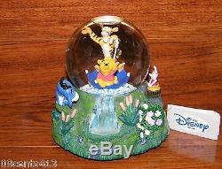 Disney's Stores 1996 Winnie L'ourson Music Box & Snowglobe La Pluie Est Tombée